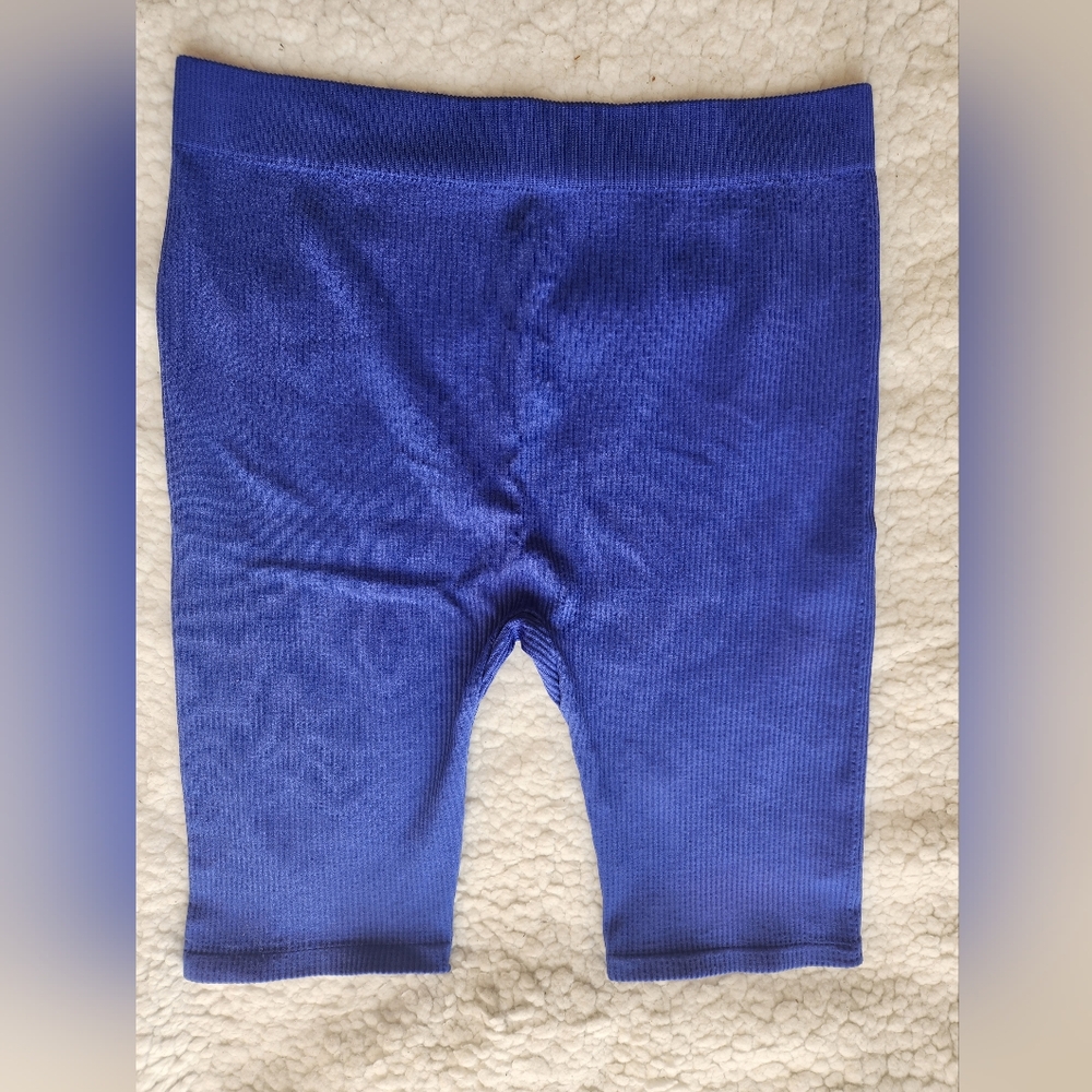 2/$20 Set Ribbed Biker Shorts - Picture 2 of 4
